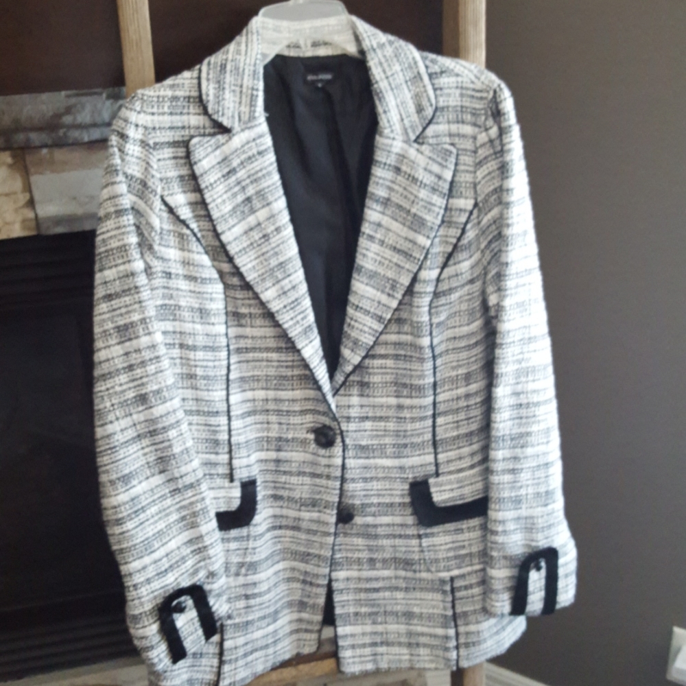 Black/white blazer